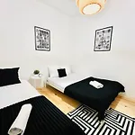 Luxury Spacious Flat In Central Lisbon, Ideal For Tourists